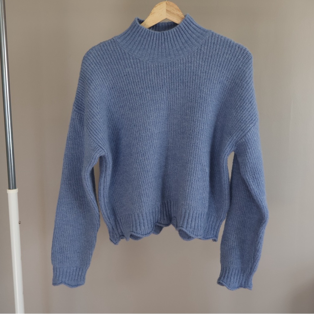 Vestique Scalloped Hem Mock Neck Cropped Sweater Size L